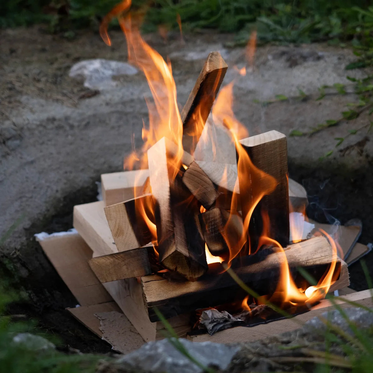 Bukové palivové drevo Flameup – 150 kg (3 × 50 kg) – polená s dĺžkou 25 cm – vhodné pre kachle, krby, vonkajšie ohniská a grily Translation missing: sk.products.product.regular_price